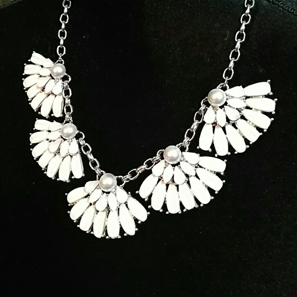 Pearls and shells necklace - Picture 5 of 6